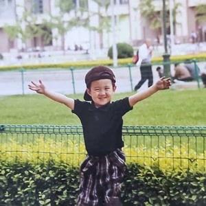 泡泡吃瓜直播中,揭秘网红幕后生活