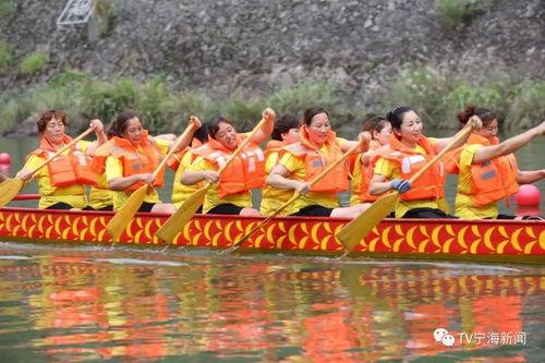 龙舟吃瓜,一场别开生面的水上盛宴