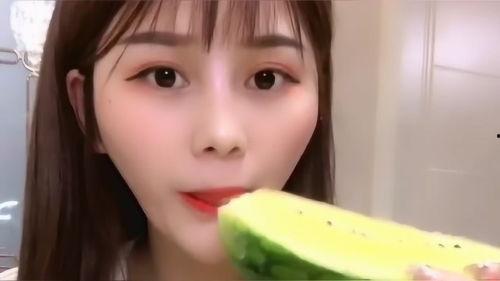 姐姐吃蜜瓜视频,姐姐甜蜜分享美味瞬间
