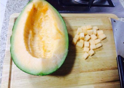 哈密瓜怎样吃方便,多种美味吃法大揭秘